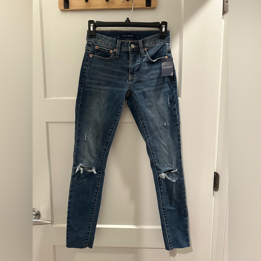 New/Unworn Lucky Brand jeans.